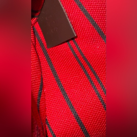 LOUIS VUITTON MM TOTE - Picture 12 of 16